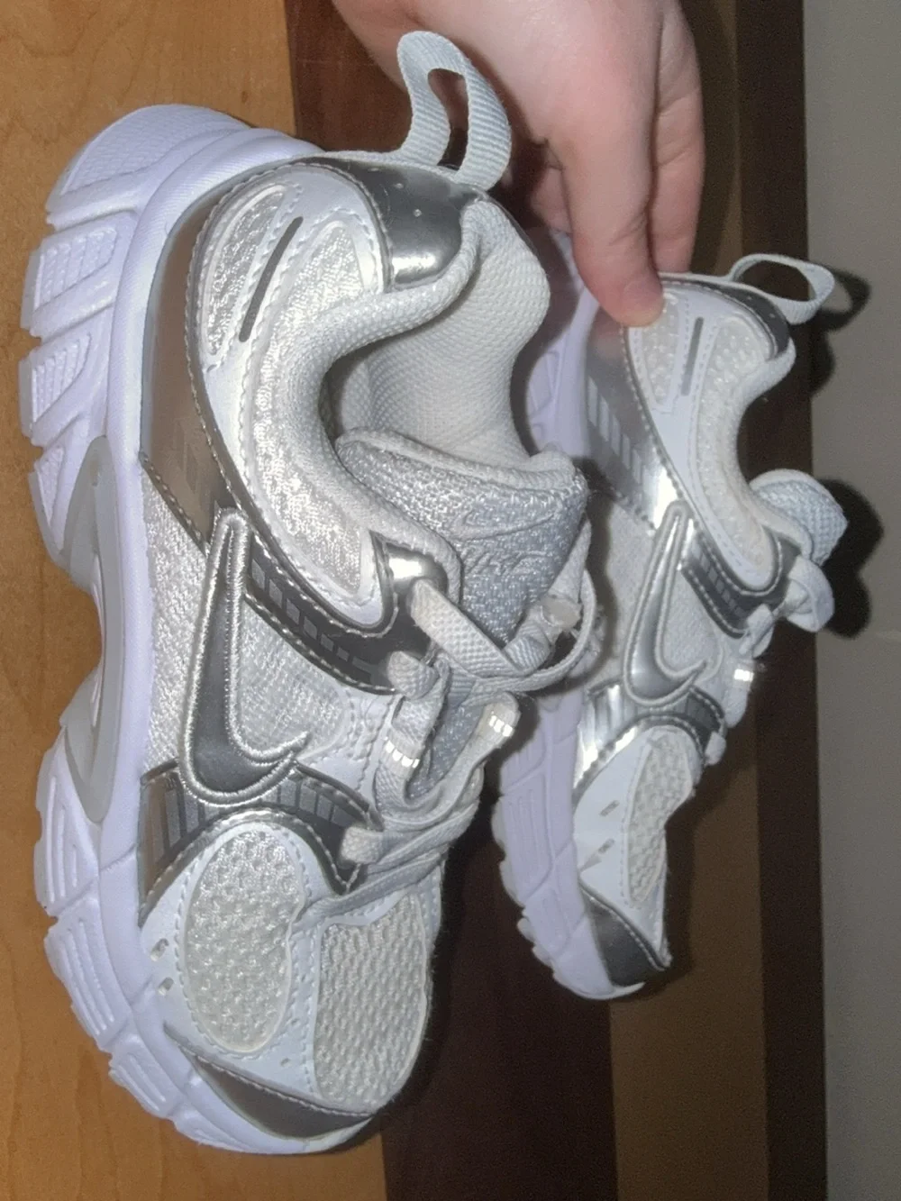 Nike Kids V5 RNR Sneakers in White and Light Gray